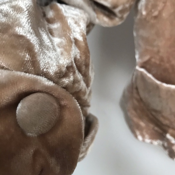 A beautiful BEBE blush blazer - Picture 3 of 7